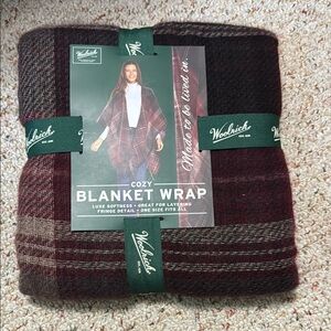 Woolrich Cozy Blanket Wrap in Red and Black